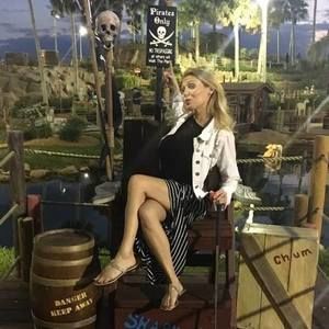 Meet your Posher, Courtney